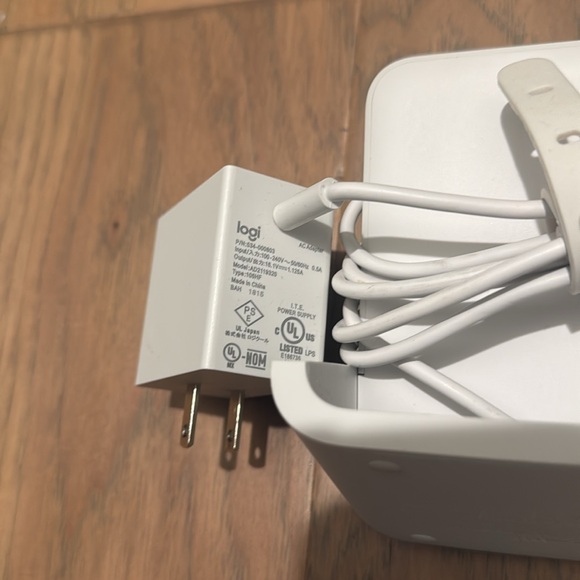 Logi iPhone Charger White - Picture 3 of 5